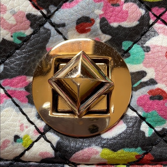 Floral Hand Bag with Chain - Picture 4 of 6